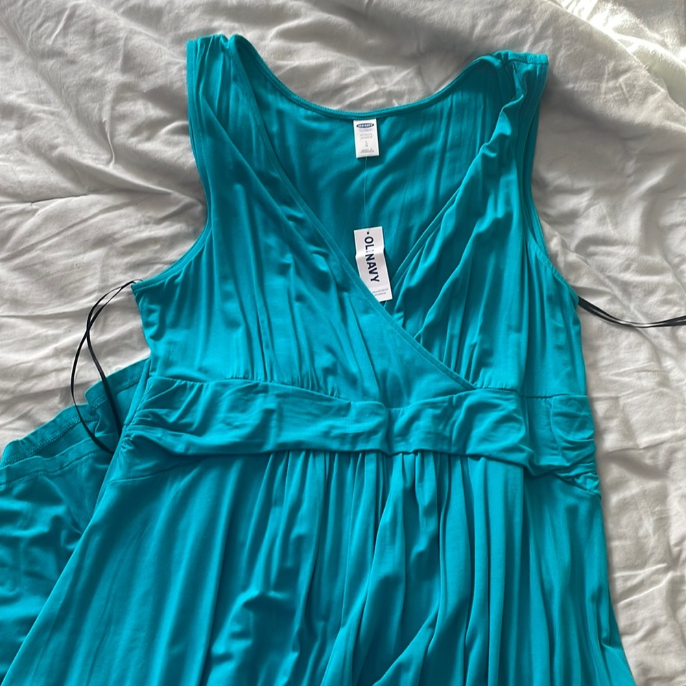 Old Navy maternity dress with tags!